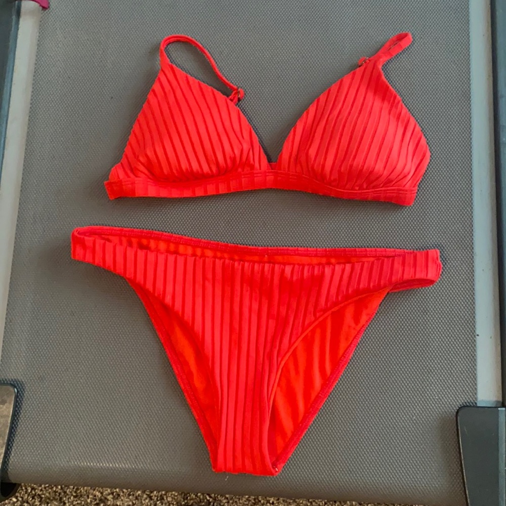 Billabong Bikini top and bottom